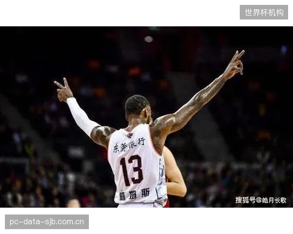 安吉尔·里斯在进攻篮板一项上展现绝对优势,比第二名娜塔莎·麦克多出27个。 安吉尔·里斯在进攻篮板一项上展现绝对优势,比第二名娜塔莎·麦克多出27个。